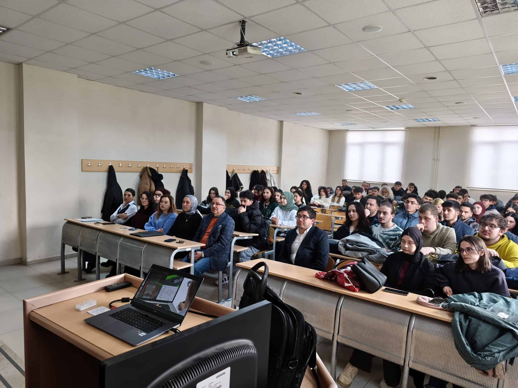 Arifiye MYO’da Otomotiv Sektöründe Teknik Personelin Önemi ve Uygulamalı Eğitimin Rolü Konuşuldu