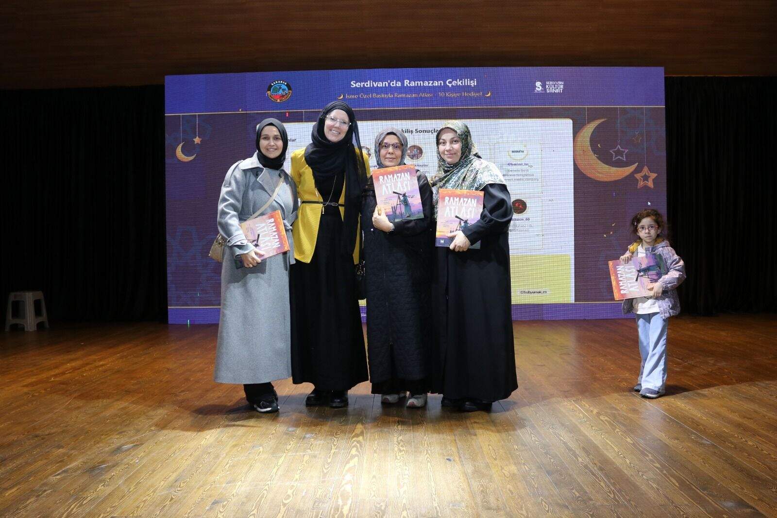 Serdivan’da Ramazan Sohbetlerinde Jenny Molendyk Divleli, Müslüman Ailesinin Günümüz Sorunlarını Değerlendirdi