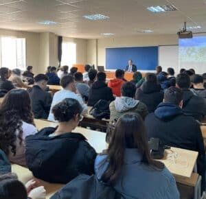 Karasu’da İlk Ders Etkinliği: Bilişim Çağında İnsan Kalabilmenin Önemi Vurgulandı