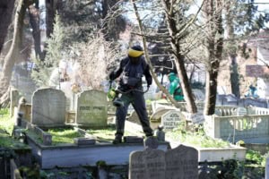 Sakarya'da 16 İlçedeki Mezarlıklar Ramazan Bayramı Öncesi Titizlikle Hazırlanıyor