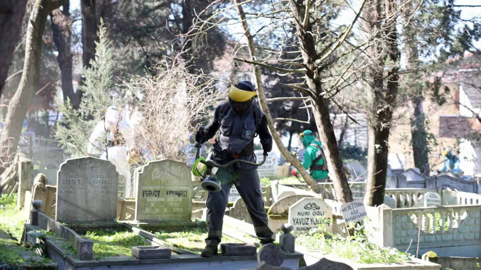 Sakarya'da 16 İlçedeki Mezarlıklar Ramazan Bayramı Öncesi Titizlikle Hazırlanıyor