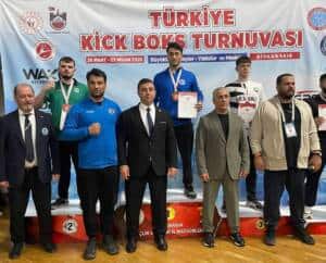 Büyükşehir Belediyesi Sporcuları Kick Boks ve Yüzmede Dereceler Kazandı