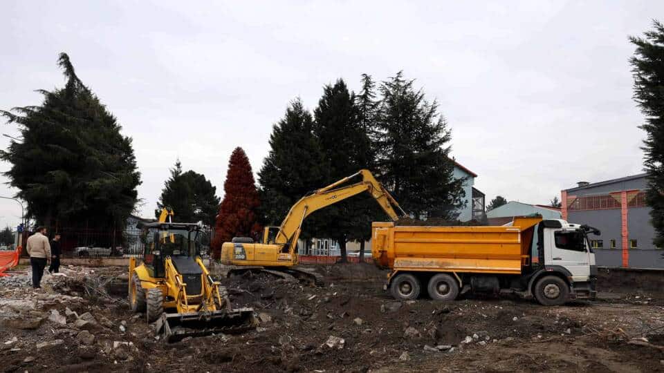Sapanca’da 3 Katlı Yeni Spor Salonu İnşaatı Başladı: İlçeye Modern Spor Altyapısı Kazandırılıyor