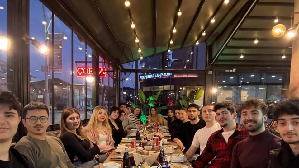 Yüksekokulda İftar Etkinliği: Akademisyenler ve Öğrenciler Ramazan’da Buluştu