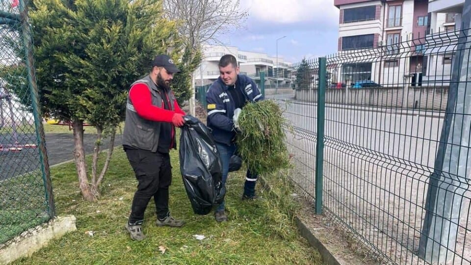 Serdivan Belediyesi Ramazan Bayramı Öncesi Park, Cami ve Ortak Alanlarda Temizlik Çalışmalarını Sürdürüyor