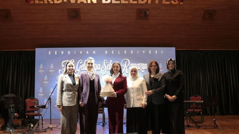 Serdivan'da 8 Mart Dünya Kadınlar Günü'nde Kadınlara Özel Konser Programı Gerçekleştirildi