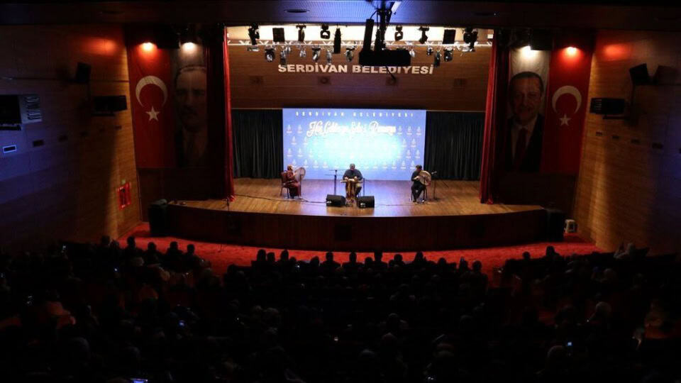 Sedat Anar’ın Aziz Mahmut Hüdayi İlahileri Konseri Serdivan’da Ramazan’a Özel İlgiyle Gerçekleşti