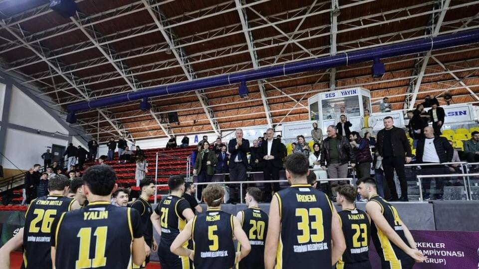 Serdivan Belediyesi U18 Takımı Anadolu Şampiyonası’nda Namağlup Liderlikle Yarı Finale Yükseldi