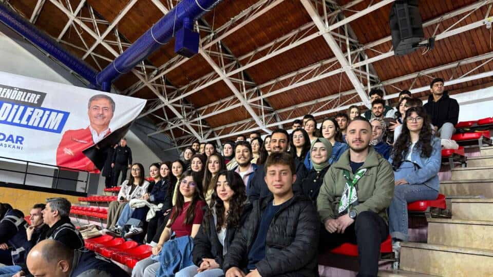 Sakarya'da Öğrenci Toplulukları, Sağlıklı Yaşam İçin Tribünde Bağımlılıkla Mücadele Mesajı Verdi