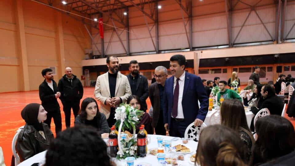 SUBÜ'de Teknoloji Yarışmaları Koordinatörlüğü Öğrencileri Geleneksel İftarda Birlikte Buluştu