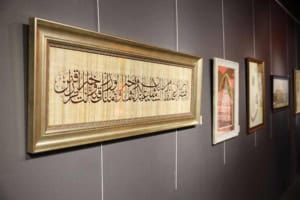 Ofis Sanat Merkezi'nde 'Nebi Mirası: Dua' Hat Sergisi Ziyaretçileriyle Buluştu