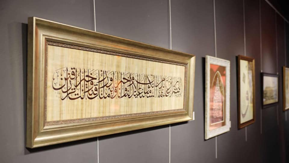 Ofis Sanat Merkezi'nde 'Nebi Mirası: Dua' Hat Sergisi Ziyaretçileriyle Buluştu