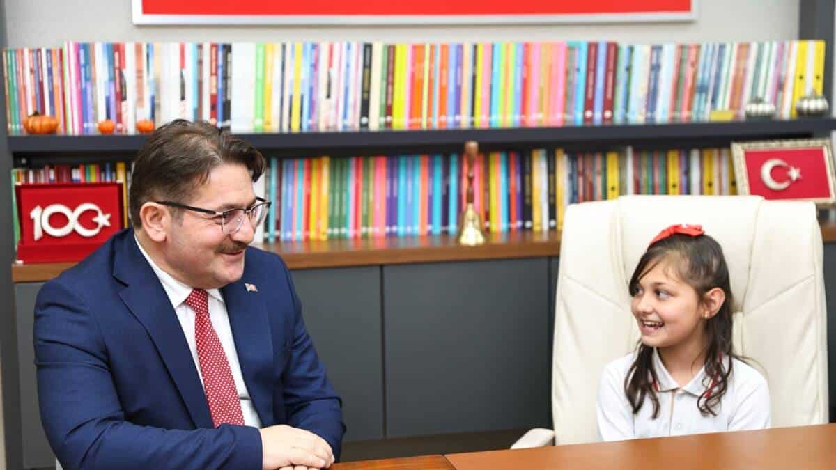 Adapazarı Osmanbey İlkokulu Öğrencileri 23 Nisan’da Temsili Müdürlük Görevini Deneyimledi