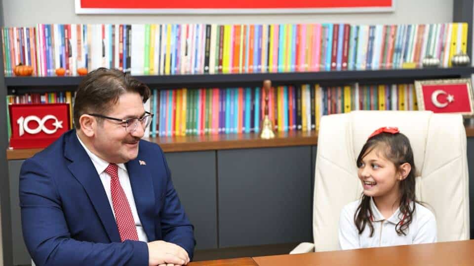 Adapazarı Osmanbey İlkokulu Öğrencileri 23 Nisan’da Temsili Müdürlük Görevini Deneyimledi