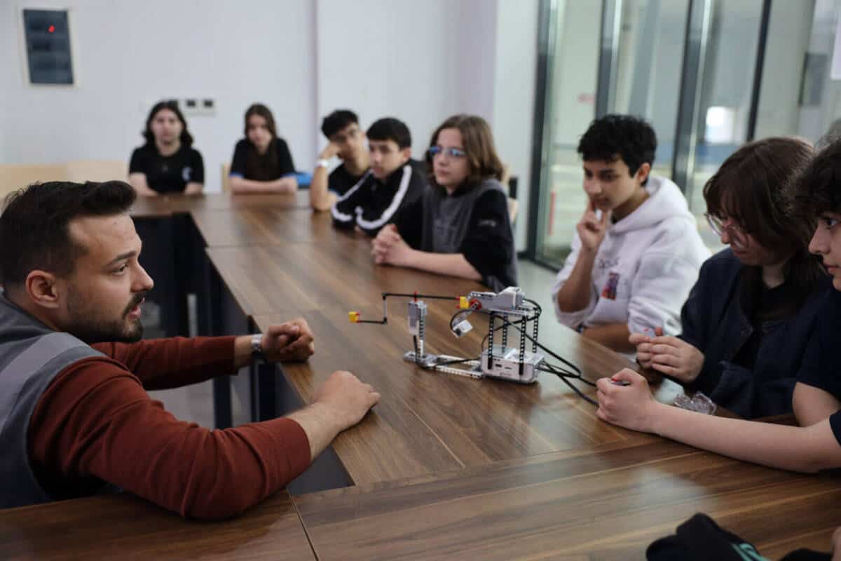 Ayçiçeği Bisiklet Vadisi'nde Liselilere Bilim ve Sanat Atölyeleri Düzenlendi