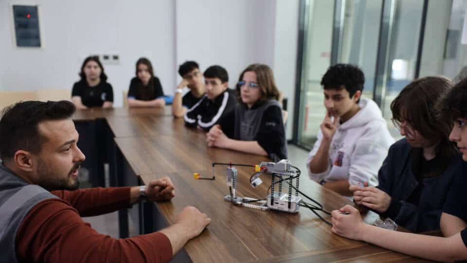 Ayçiçeği Bisiklet Vadisi'nde Liselilere Bilim ve Sanat Atölyeleri Düzenlendi