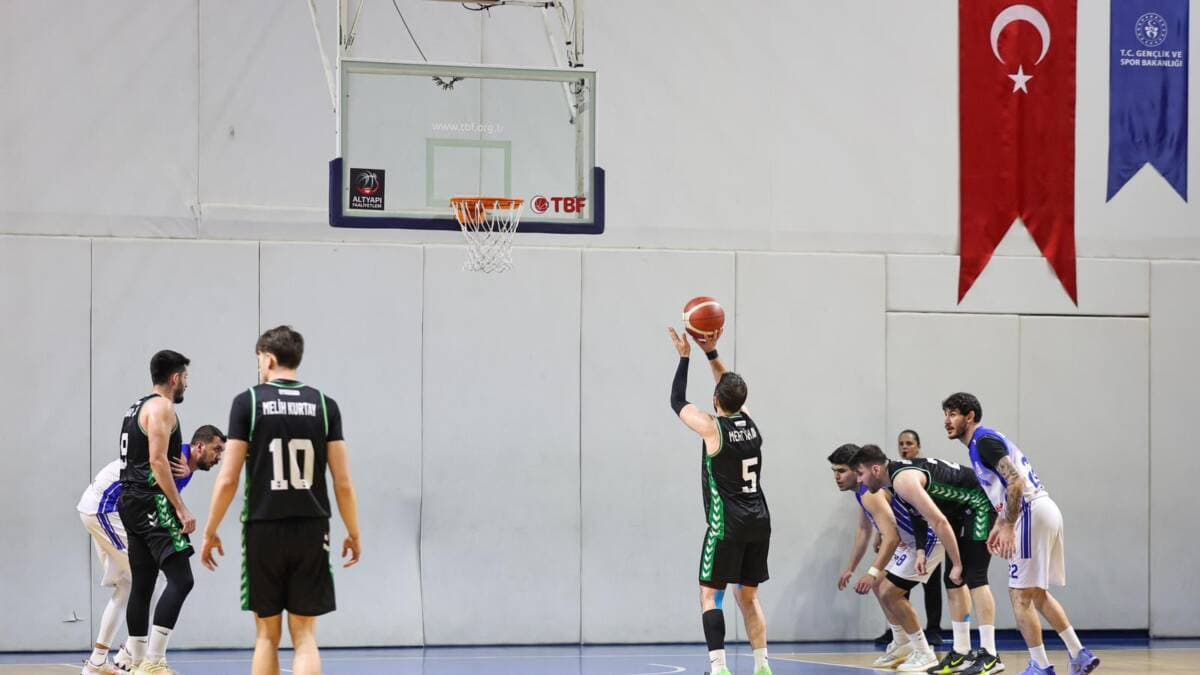 Sakarya Büyükşehir Basketbol Takımı Deplasmanda Galip Gelerek 1. Lig’e Yükseldi