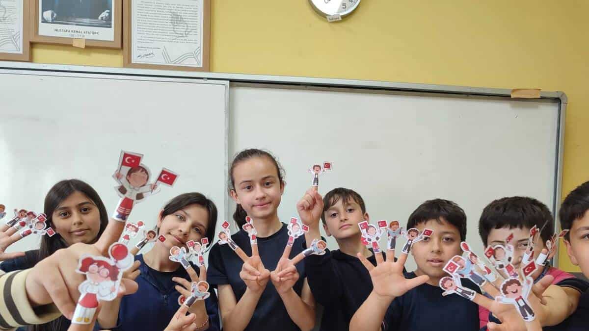 Sakarya'da Kırsal Bölgelerdeki Çocuklara Bilim Tohumları Projesiyle Bilimsel Dergi Desteği