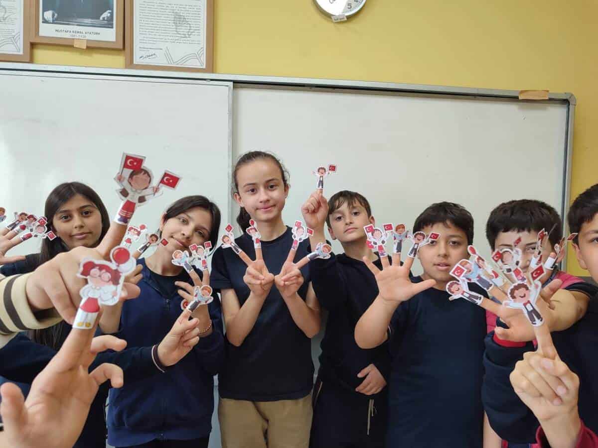 Sakarya'da Kırsal Bölgelerdeki Çocuklara Bilim Tohumları Projesiyle Bilimsel Dergi Desteği