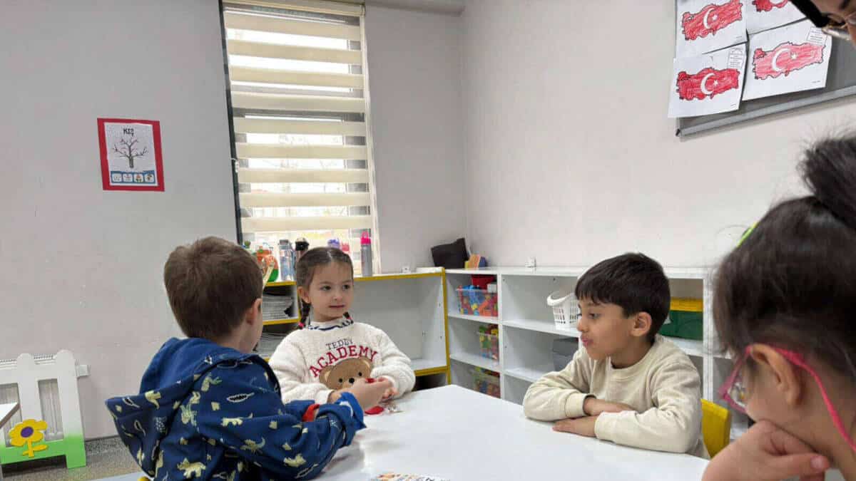 Sakarya’da 23 Nisan’da Anaokulu ve Hastanede Çocuklara Bayram Sürprizi