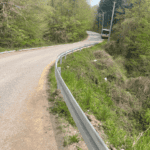 Hendek Hicriye Mahallesi’nde Yol Kenarına Çelik Oto Korkuluklar Yerleştirildi