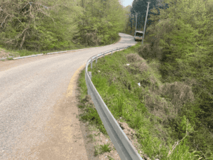 Hendek Hicriye Mahallesi’nde Yol Kenarına Çelik Oto Korkuluklar Yerleştirildi