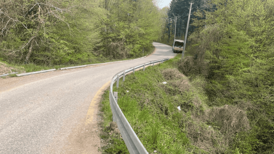 Hendek Hicriye Mahallesi’nde Yol Kenarına Çelik Oto Korkuluklar Yerleştirildi