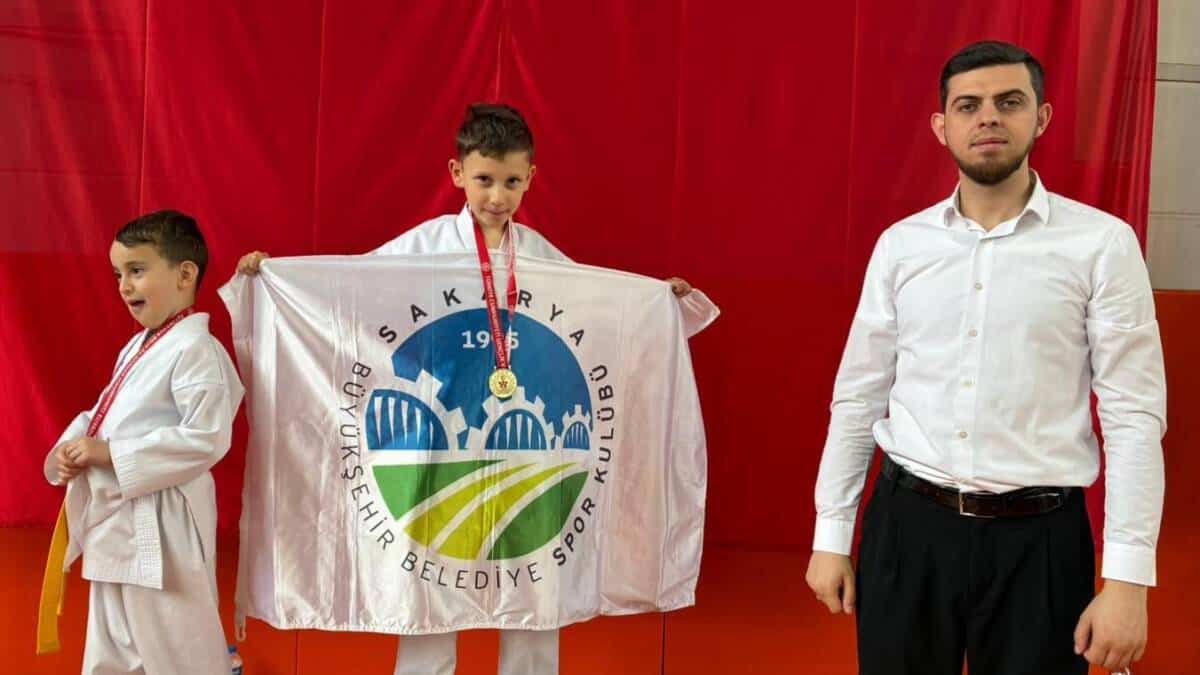Sakarya Büyükşehirli Sporcular Kano, Bisiklet, Judo ve Karate Branşlarında Başarıya Ulaştı