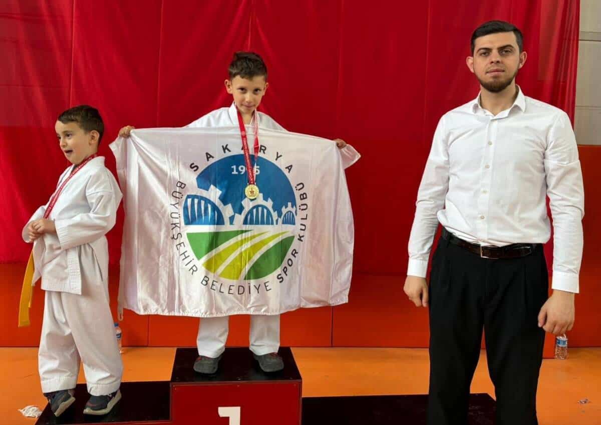 Sakarya Büyükşehirli Sporcular Kano, Bisiklet, Judo ve Karate Branşlarında Başarıya Ulaştı