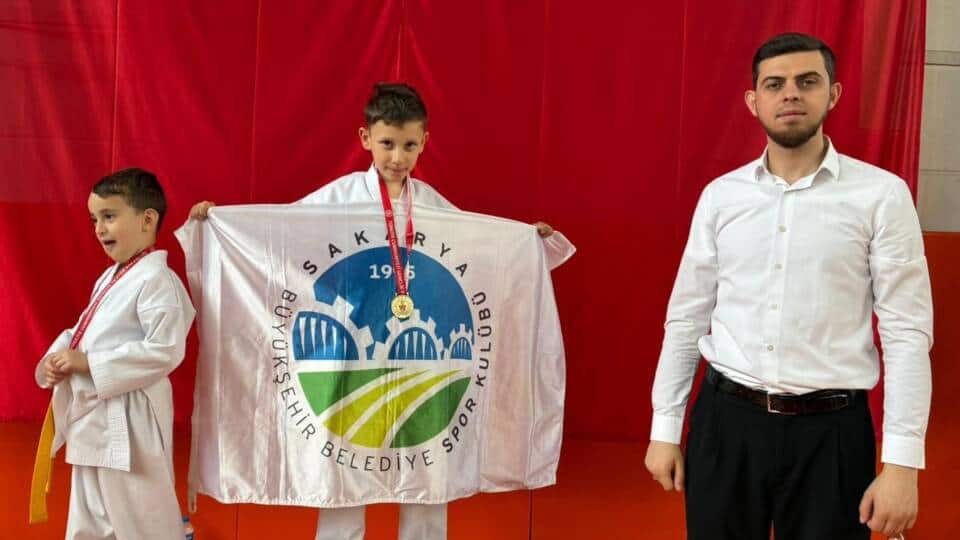 Sakarya Büyükşehirli Sporcular Kano, Bisiklet, Judo ve Karate Branşlarında Başarıya Ulaştı