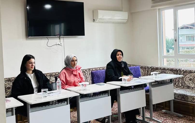 Büyükşehir Belediyesi'nin 'Kadın Kadına' Projesi Akyazı Kırsalında Sürdürüldü