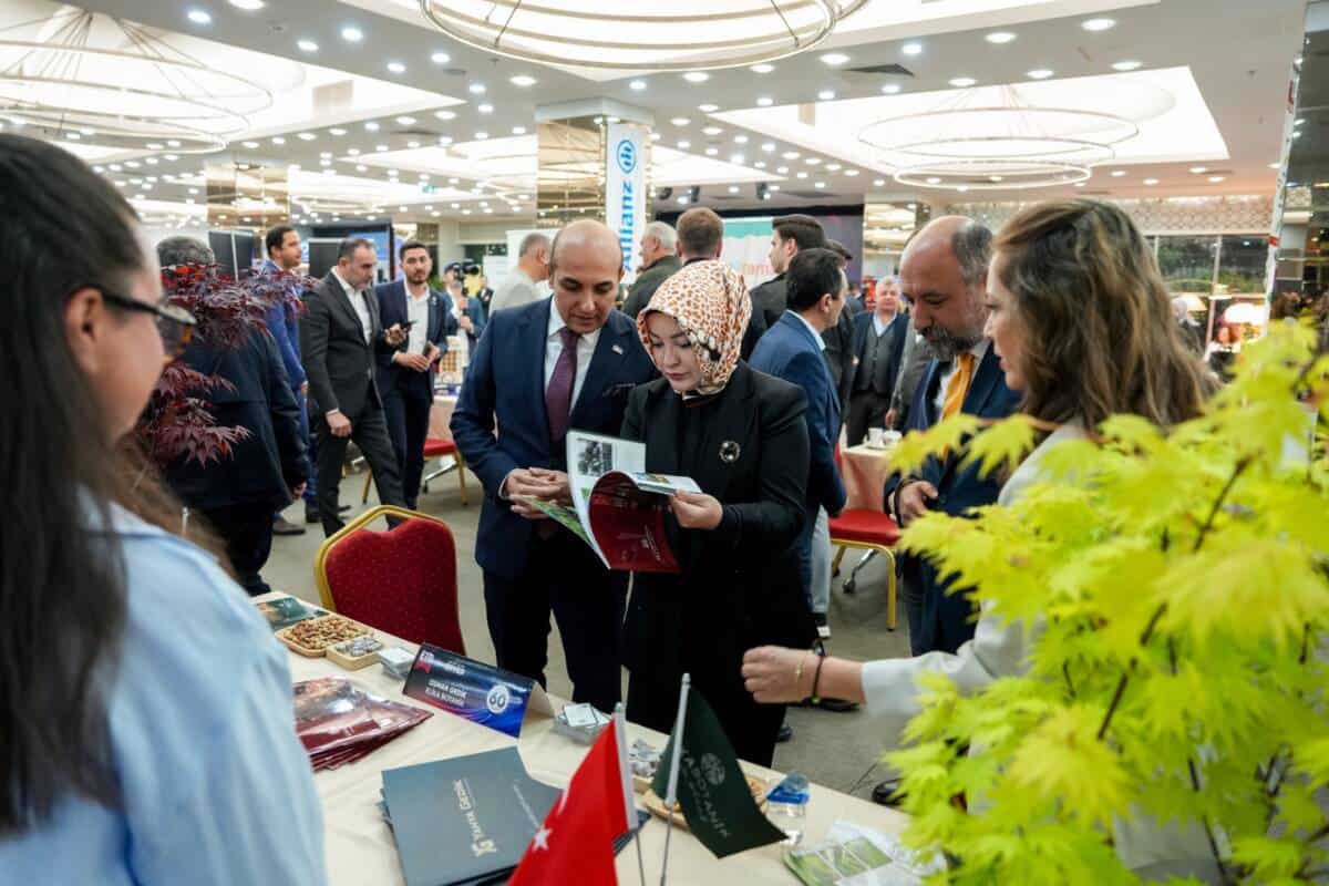 Sakarya’da Satın Alma Zirvesi: İş Dünyası ve Siyaset Stratejik Buluşmada Bir Araya Geldi