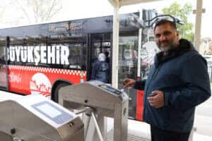 Sakarya’da Metrobüslerin Ücretli Sisteme Geçişinin İlk Gününde 10 Bin Yolcu Taşındı