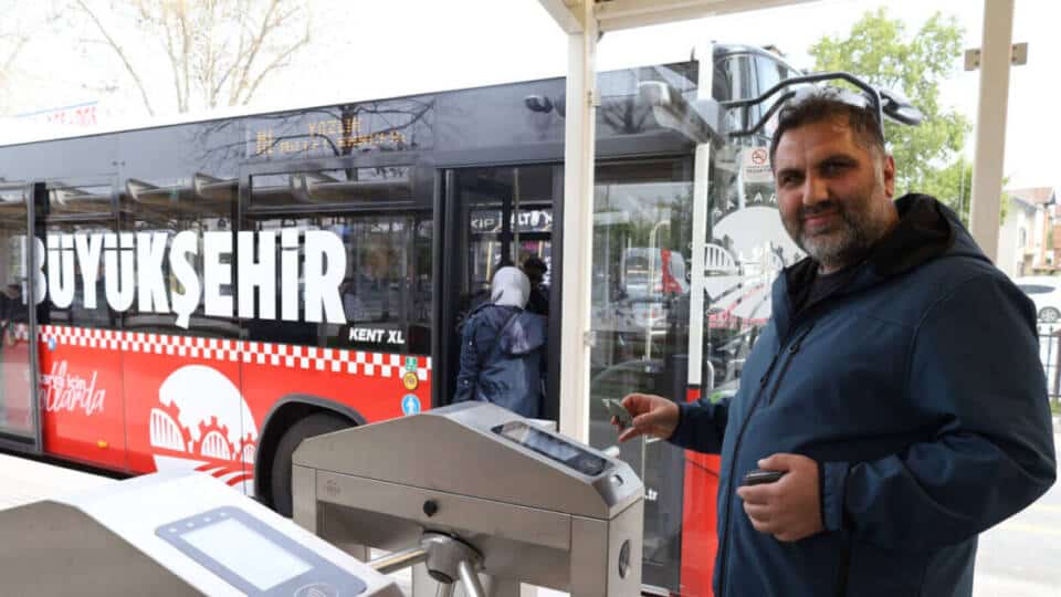 Sakarya’da Metrobüslerin Ücretli Sisteme Geçişinin İlk Gününde 10 Bin Yolcu Taşındı