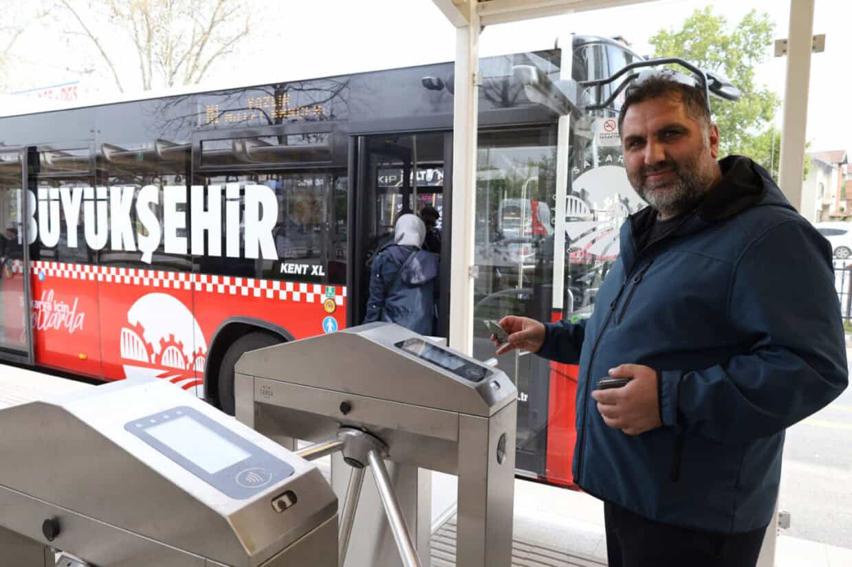 Sakarya’da Metrobüslerin Ücretli Sisteme Geçişinin İlk Gününde 10 Bin Yolcu Taşındı