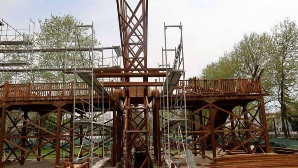 Sakarya Aziz Duran Parkı’ndaki Tarihi Çark ve Yel Değirmeni Yenileniyor