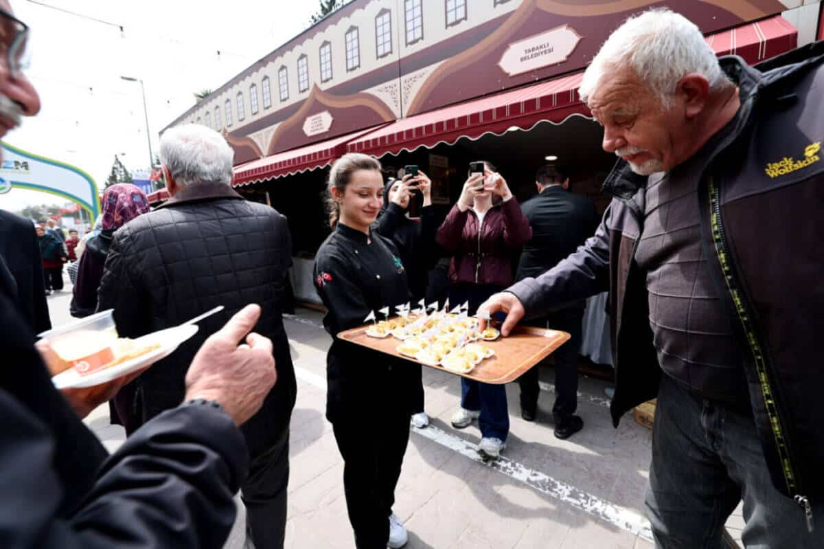 Sakarya'da Turizm Haftası'nda Geleneksel Miras ve Lezzetler Vatandaşlarla Buluştu
