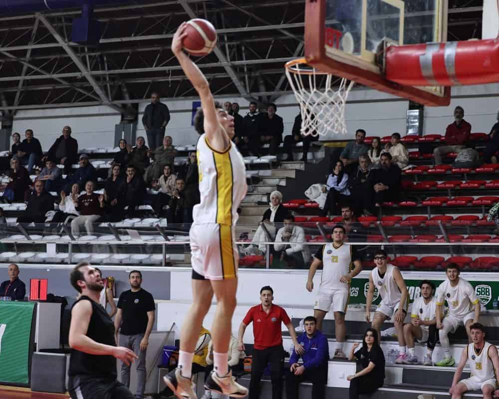 Serdivan Belediyesi Basketbol Takımı Sivas'taki Türkiye Finalleri'ne Yükseldi