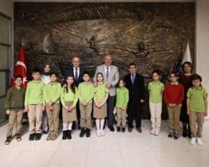 Serdivan’da 23 Nisan Kutlaması: Belediye Başkanlığı Koltuğu Çocuklara Devredildi