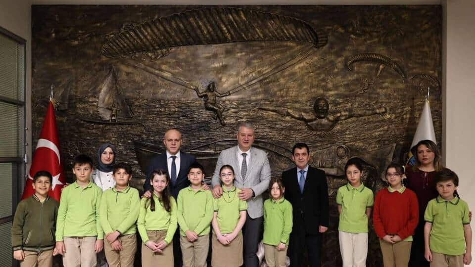 Serdivan’da 23 Nisan Kutlaması: Belediye Başkanlığı Koltuğu Çocuklara Devredildi