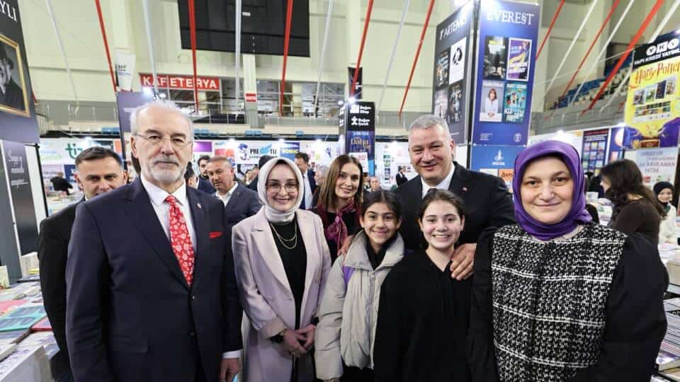 Serdivan 2. Kitap Fuarı Metehan Başar Spor Salonu’nda Kültürseverlerle Buluştu