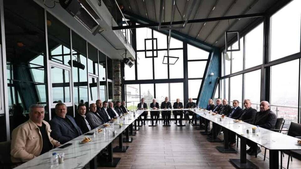 Serdivan’da 16 İlçeden Muhtar Dernek Başkanları Ortak Toplantıda Buluştu