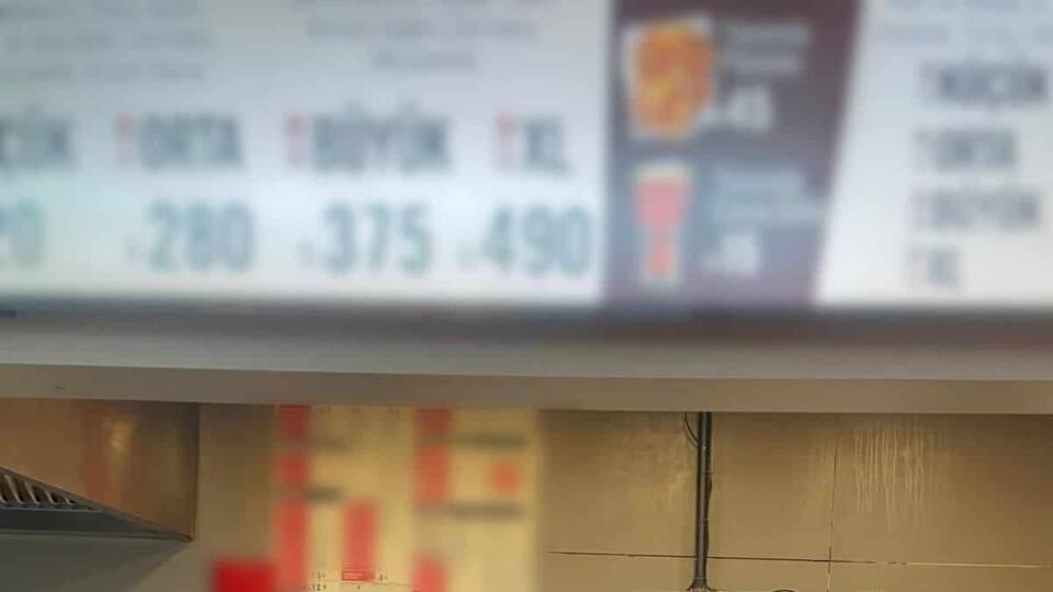 Serdivan’da Gıda İşletmesine Yabancı Cisim İhbarı Üzerine Detaylı Belediye Denetimi Yapıldı