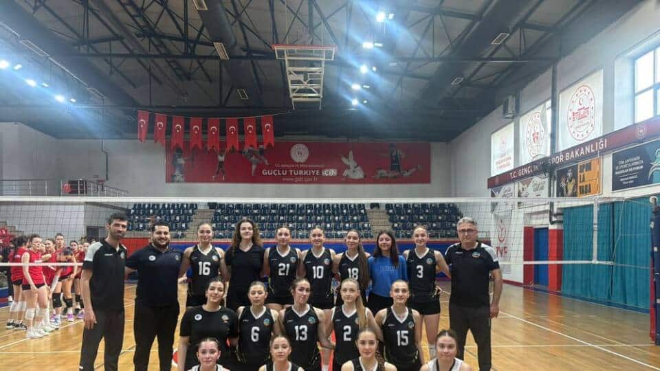 Serdivan Belediyesi Genç Kızlar Voleybol Takımı Düzce’de Yarı Finale Yükseldi
