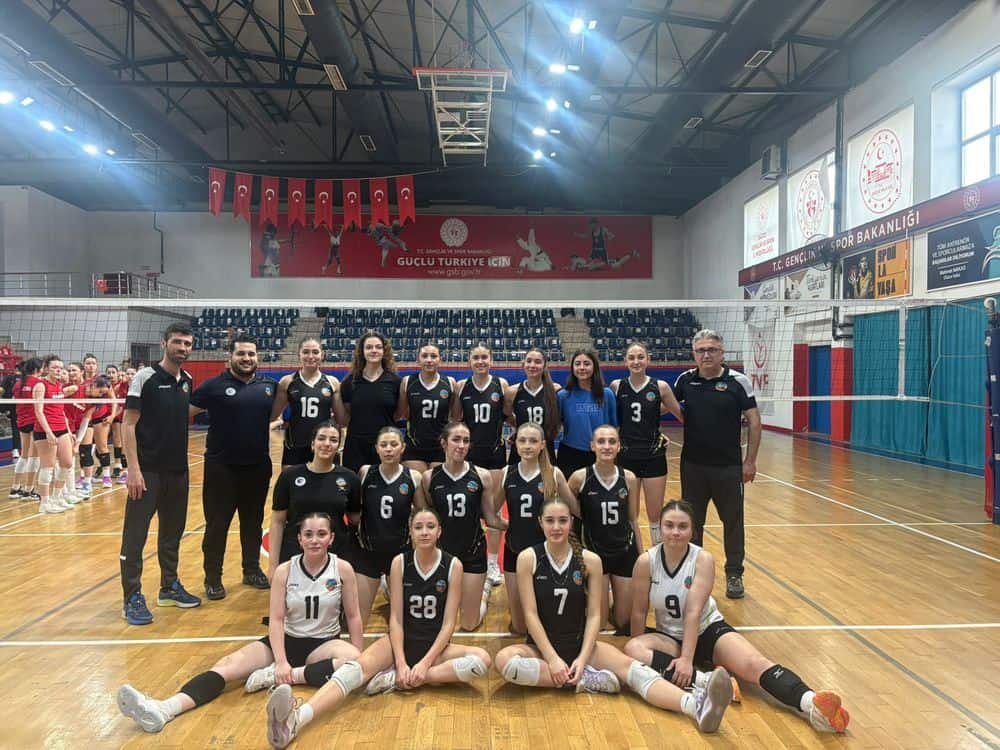 Serdivan Belediyesi Genç Kızlar Voleybol Takımı Düzce’de Yarı Finale Yükseldi
