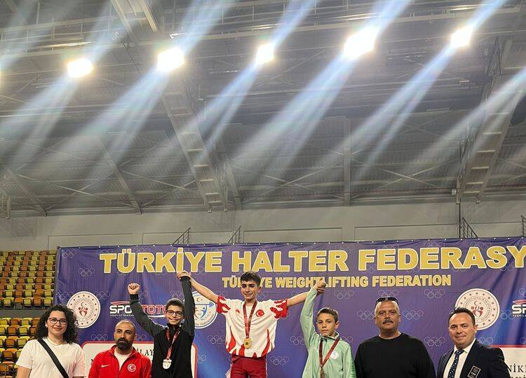 Serdivanlı Muhammed Asım Ay Minikler Halter Şampiyonası’nda Türkiye İkincisi Oldu