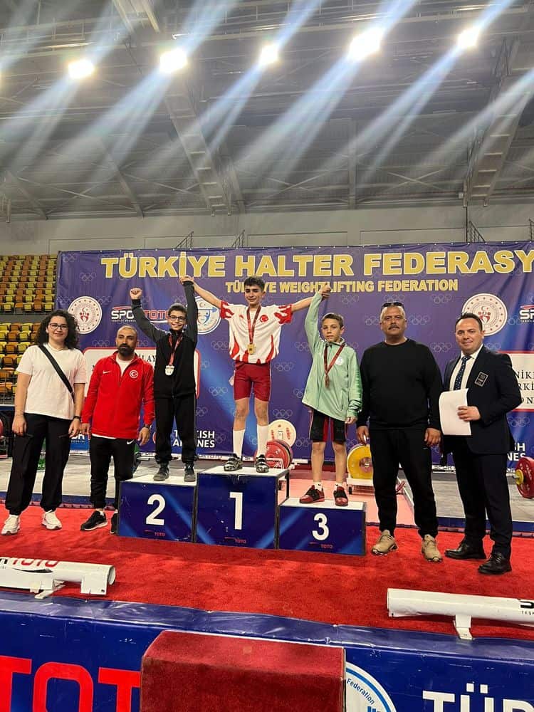 Serdivanlı Muhammed Asım Ay Minikler Halter Şampiyonası’nda Türkiye İkincisi Oldu