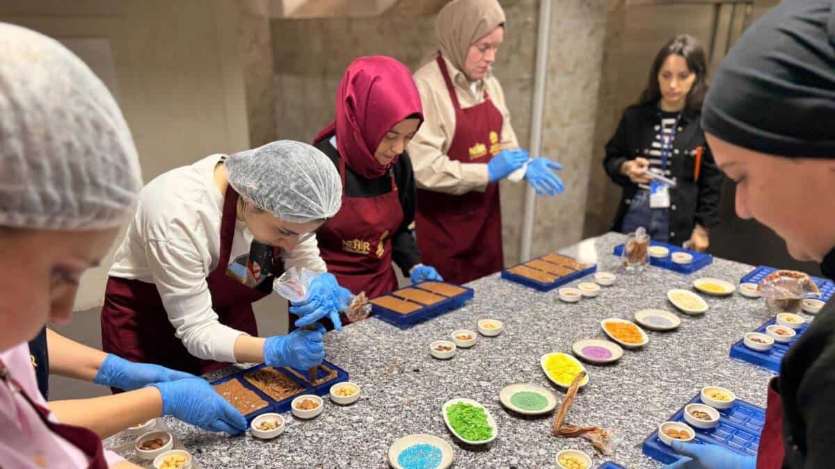 Sakarya’da Anneler Günü’ne Özel Anne-Çocuk Çikolata Atölyesi 9-10 Mayıs’ta Düzenlenecek