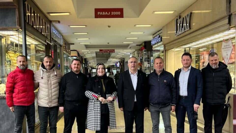 Adapazarı'nda Serdip Dokumacı’dan Pasaj Esnafına Destek Ziyareti