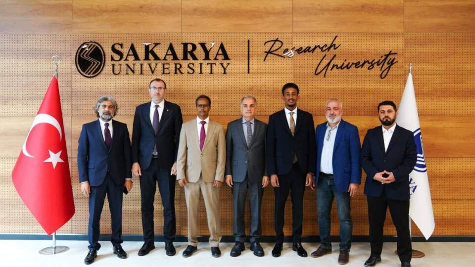 Zemzem Bilim ve Teknoloji Üniversitesi Heyeti Sakarya Üniversitesinde İş Birliği Fırsatlarını Görüştü